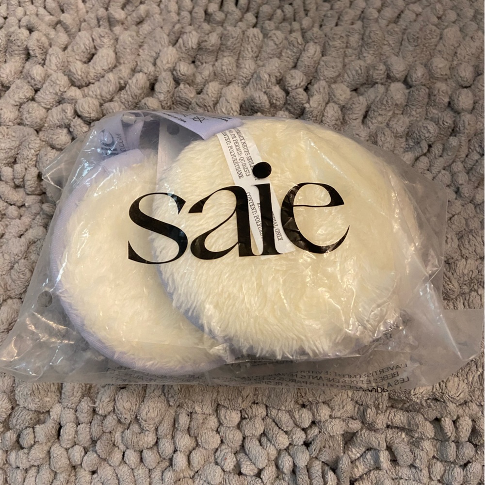 Saie Soft Gray Beauty Rounds